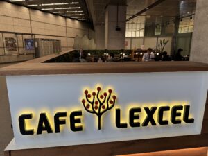 有楽町カフェレクセルの電源が豊富なテラス席