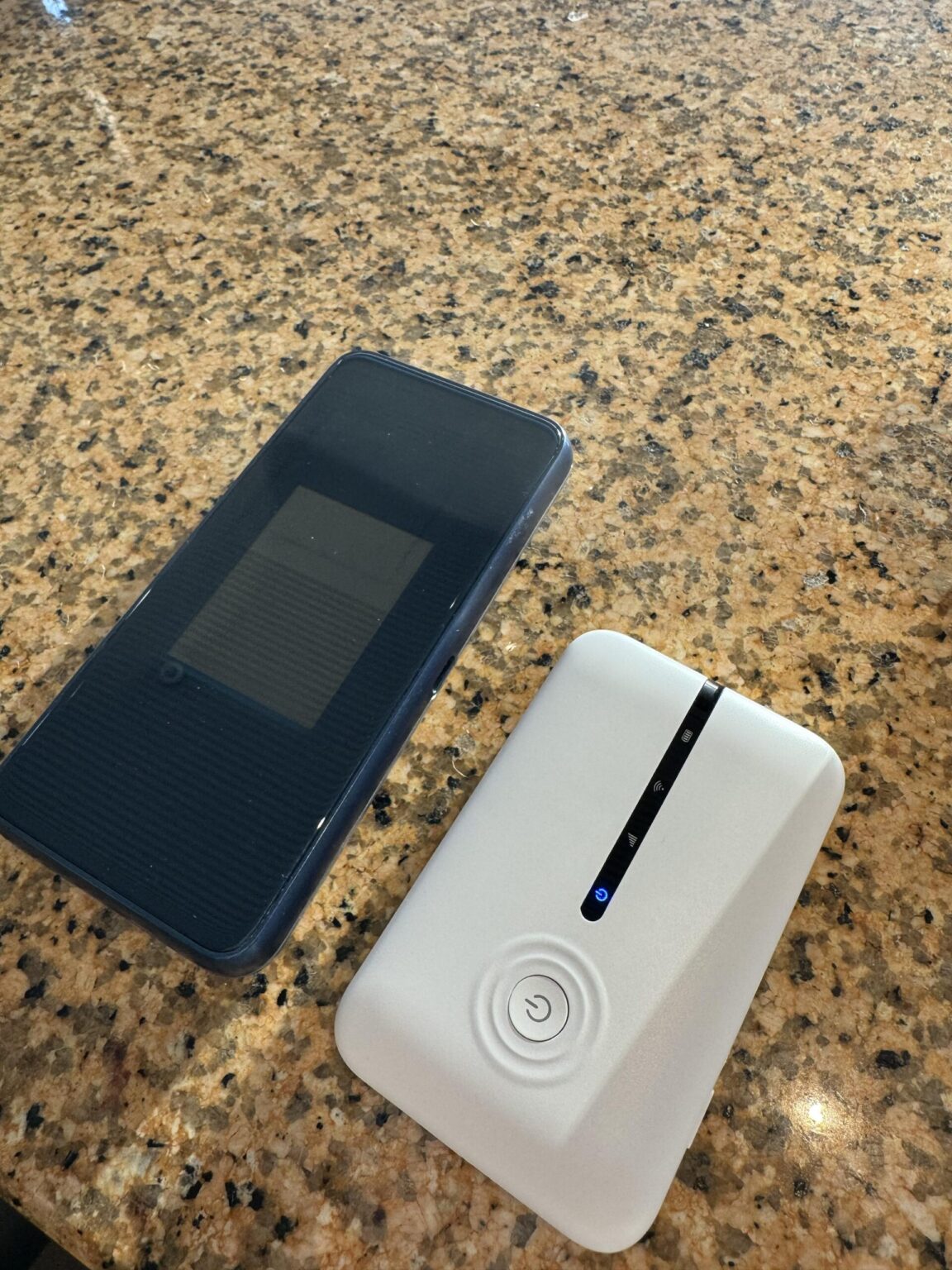 ソフトバンクwiFIとリチャージモバイルの大きさ比較