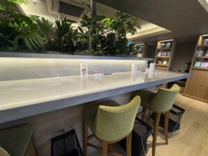 オリーブラウンジ新宿通２階の座席