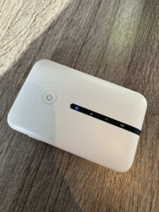 リチャージWiFi T7の白い端末が正常に接続されている写真