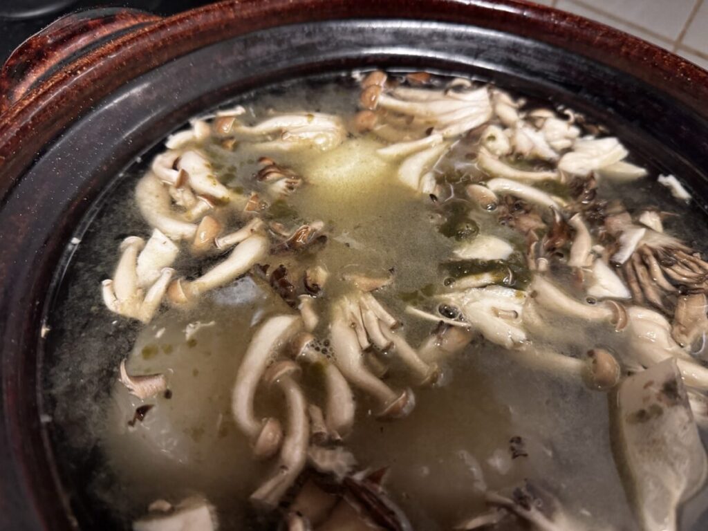 おでん出汁の黄金比 ズボラ料理研究家流はきのこを足す
