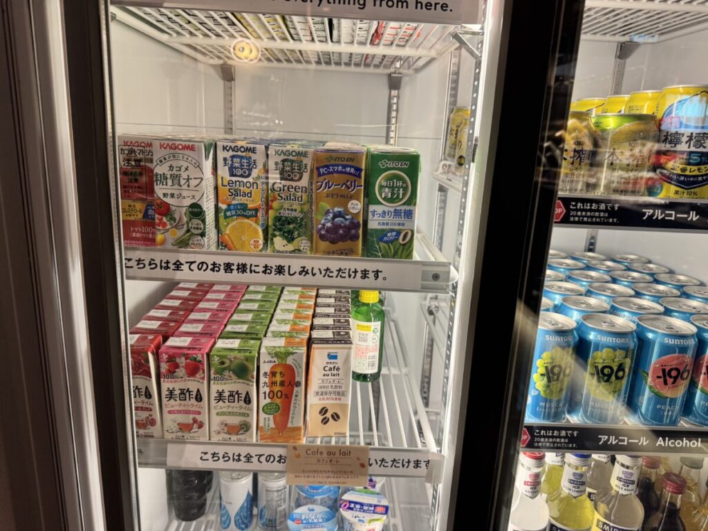 シェアラウンジ充実のドリンクのラインナップ、小腹に嬉しいヨーグルトも