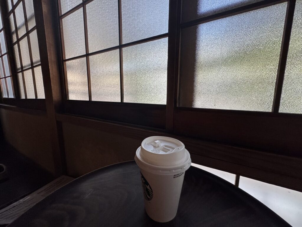 スターバックス二寧坂店で朝の一杯