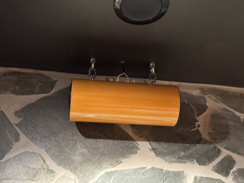 上島珈琲溜池山王店のparlor個室にあるスピーカー エムズシステム特注