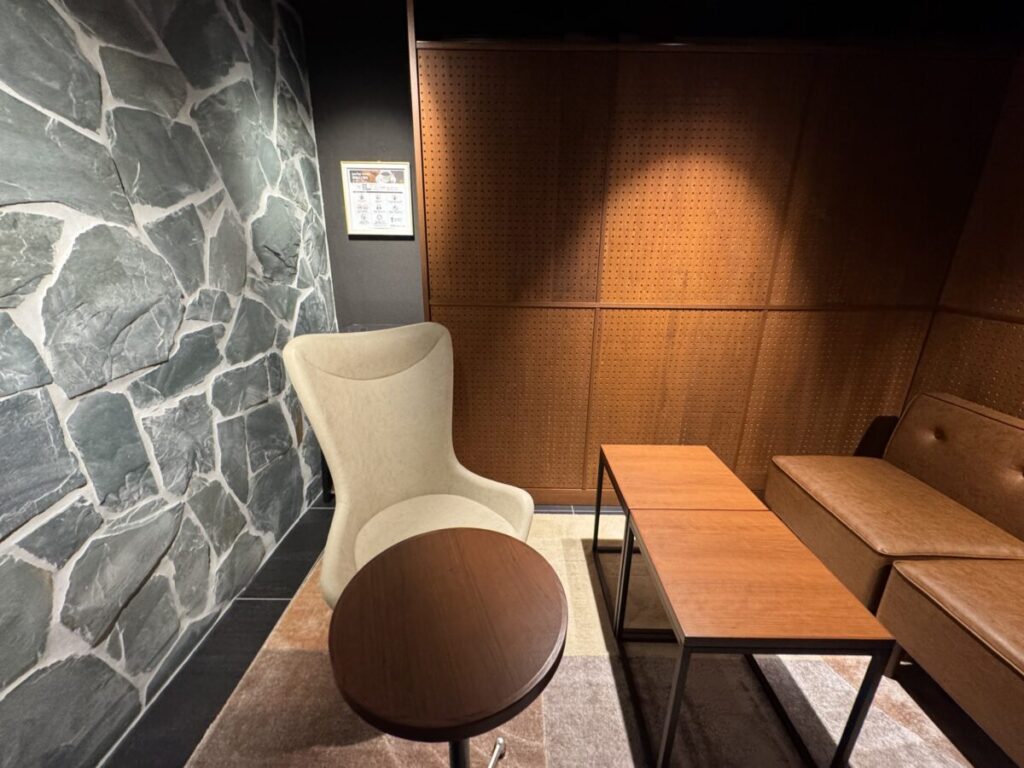 上島珈琲溜池山王駅前店個室にあるリスニングチェア