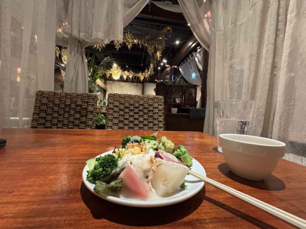 バリラックス新宿のひとりらんちは贅沢に半個室で野菜ビュッフェ