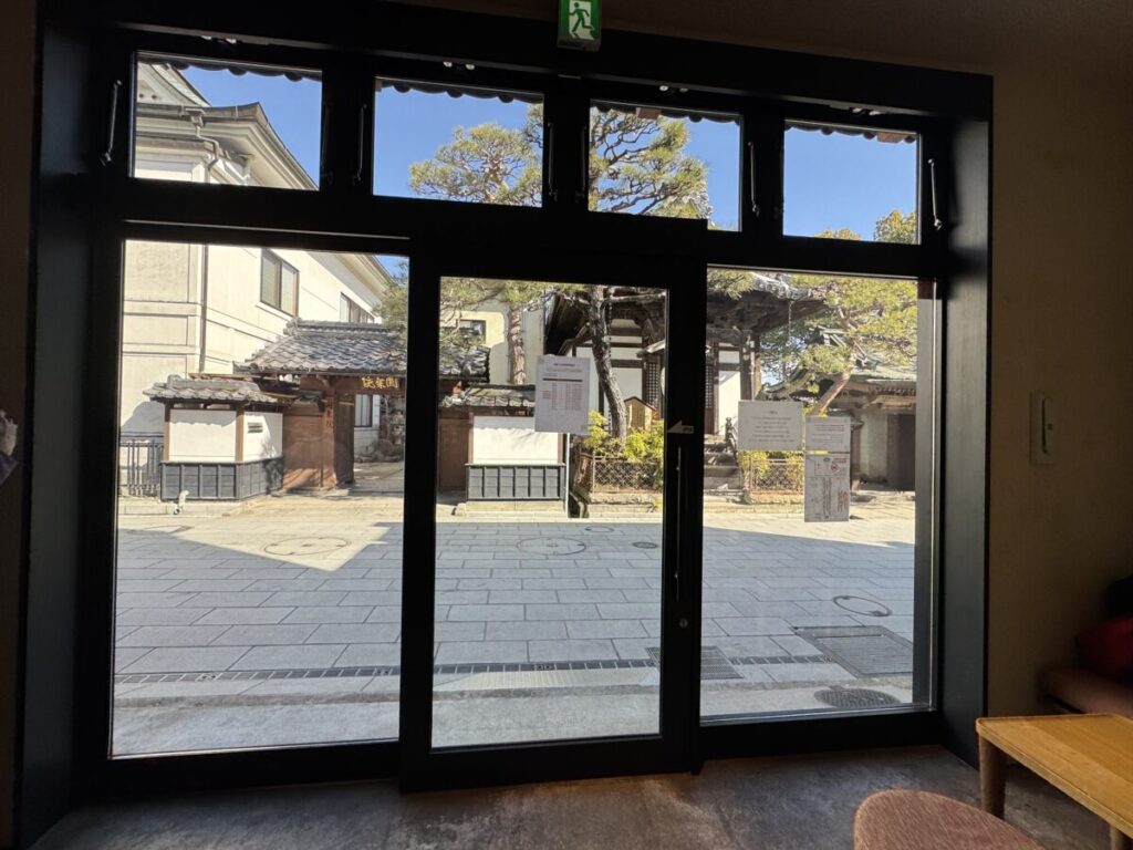 スターバックス善光寺前店の一番奥の席がベストシート