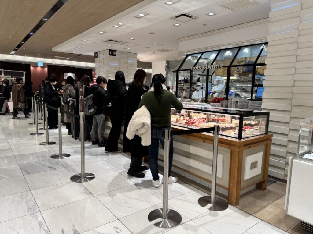ノワビュールの伊勢丹新宿店の行列は焼きたてフィナンシェ狙い