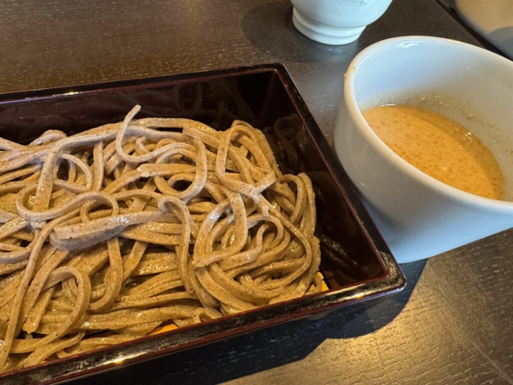 善光寺の門前そばで通し営業しているたき澤の10割くるみそば