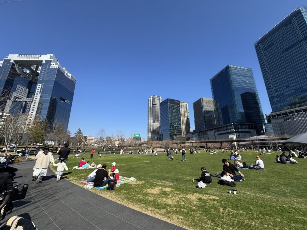 大阪駅直結の最高最新ピクニックエリアうめきた