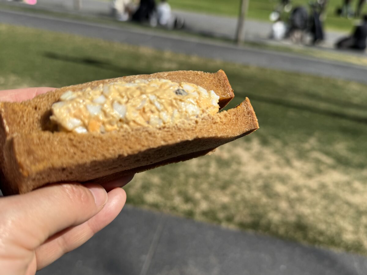 うめきた公園でtruffleベーカリーで卵サンドでランチピクニック