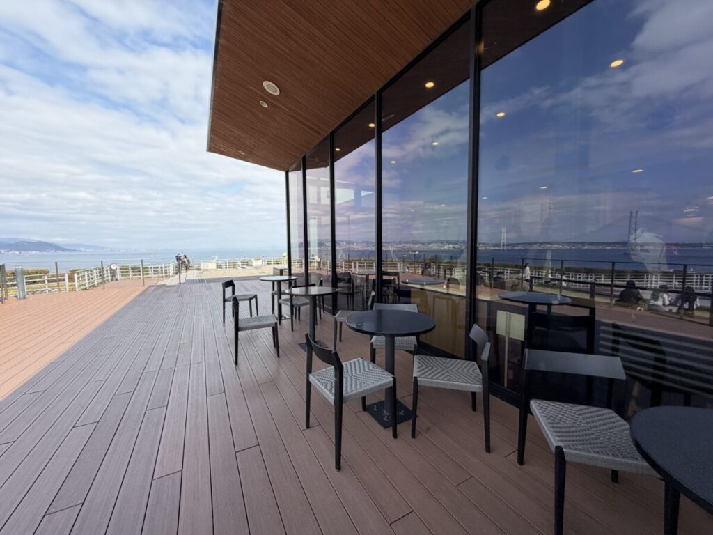 淡路島のスターバックスは中もいいけど、テラスもいい