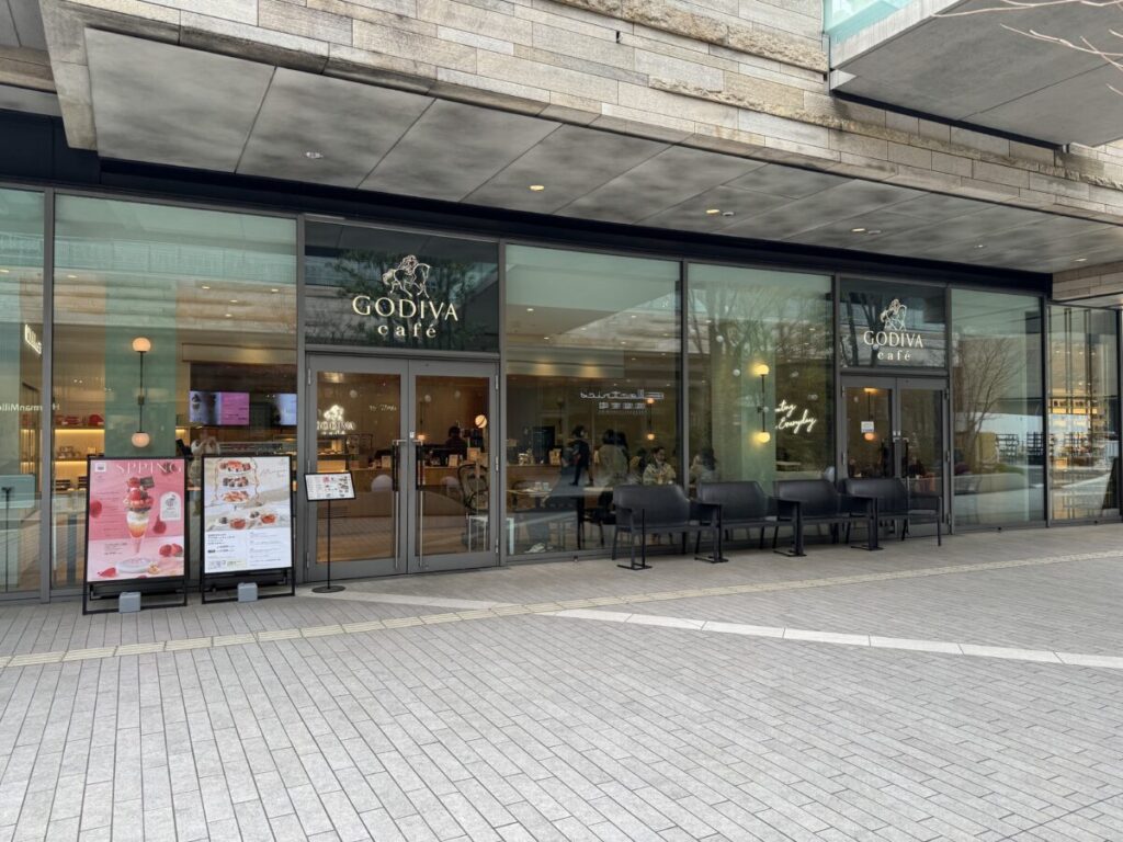 二子玉川godiva cafeには奥にはデスクがあります