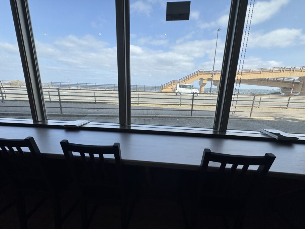 白兎海岸をみながら道の駅でコーヒーを
