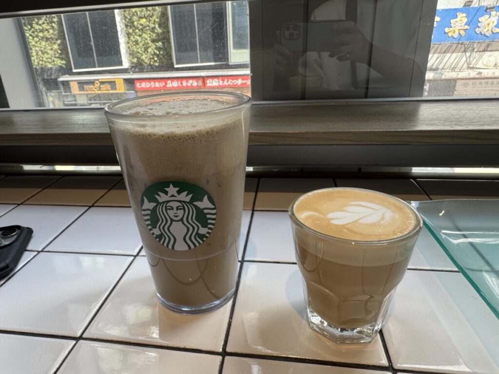 香港スターバックスのほうじ茶は甘いです。