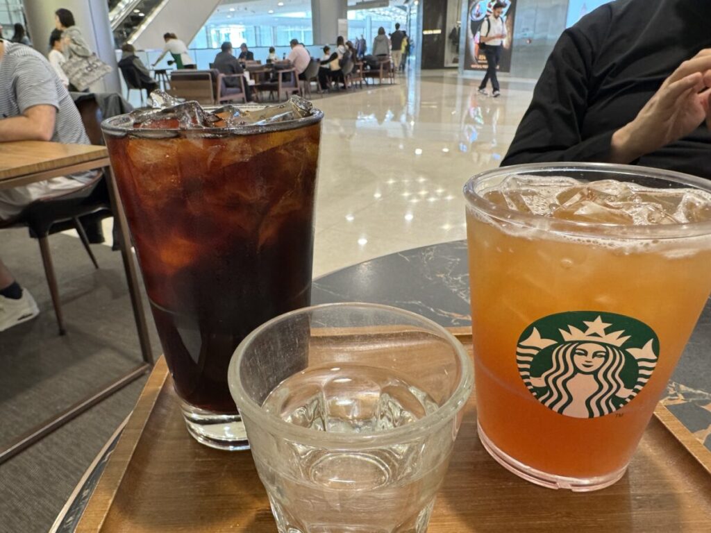 Black tea with grapefruit & honeyは香港スターバックスのメニュー