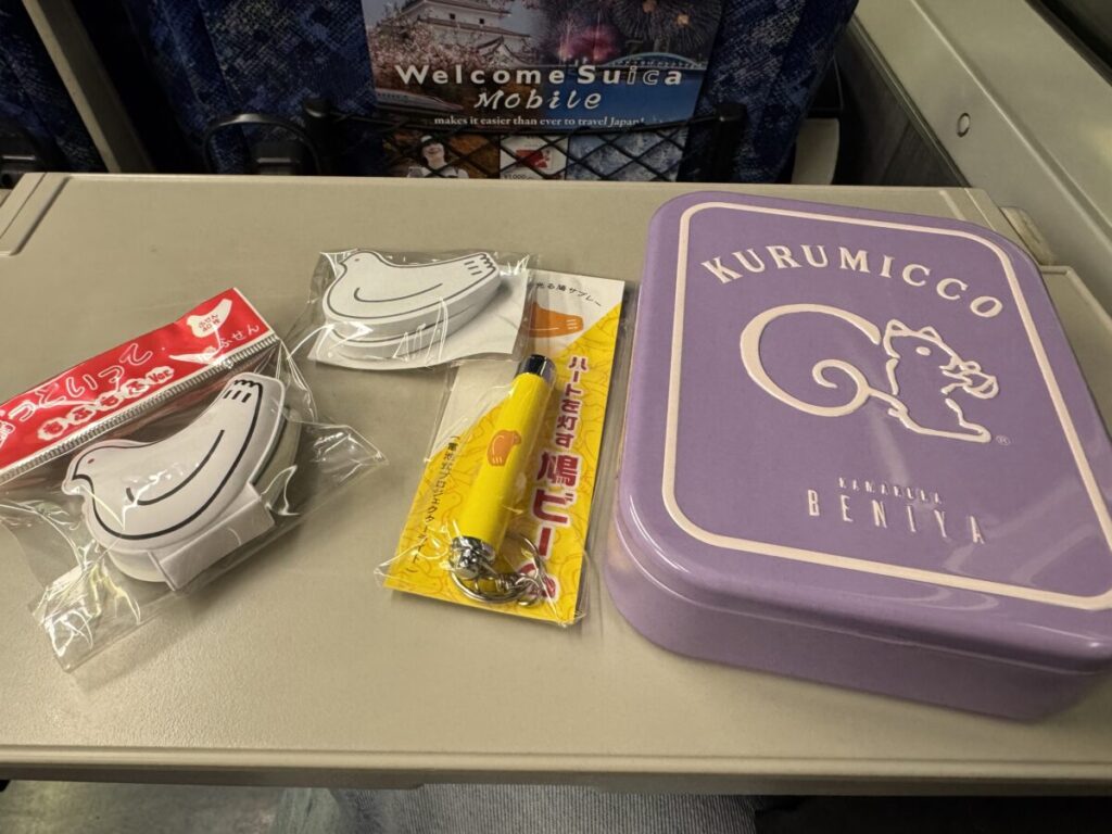 鎌倉紅谷の限定缶と鳩サブレーの豊島屋の鳩グッズ