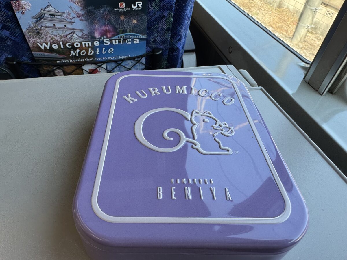 鎌倉紅谷本店で手に入る２０２６年限定ライラック缶