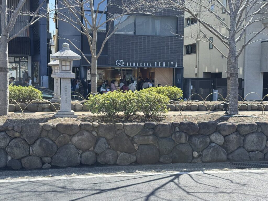 鎌倉紅谷八幡宮前本店の行列