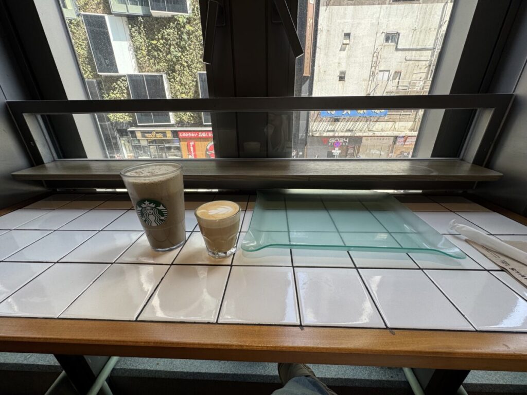 香港モンコックスターバックスのデスク