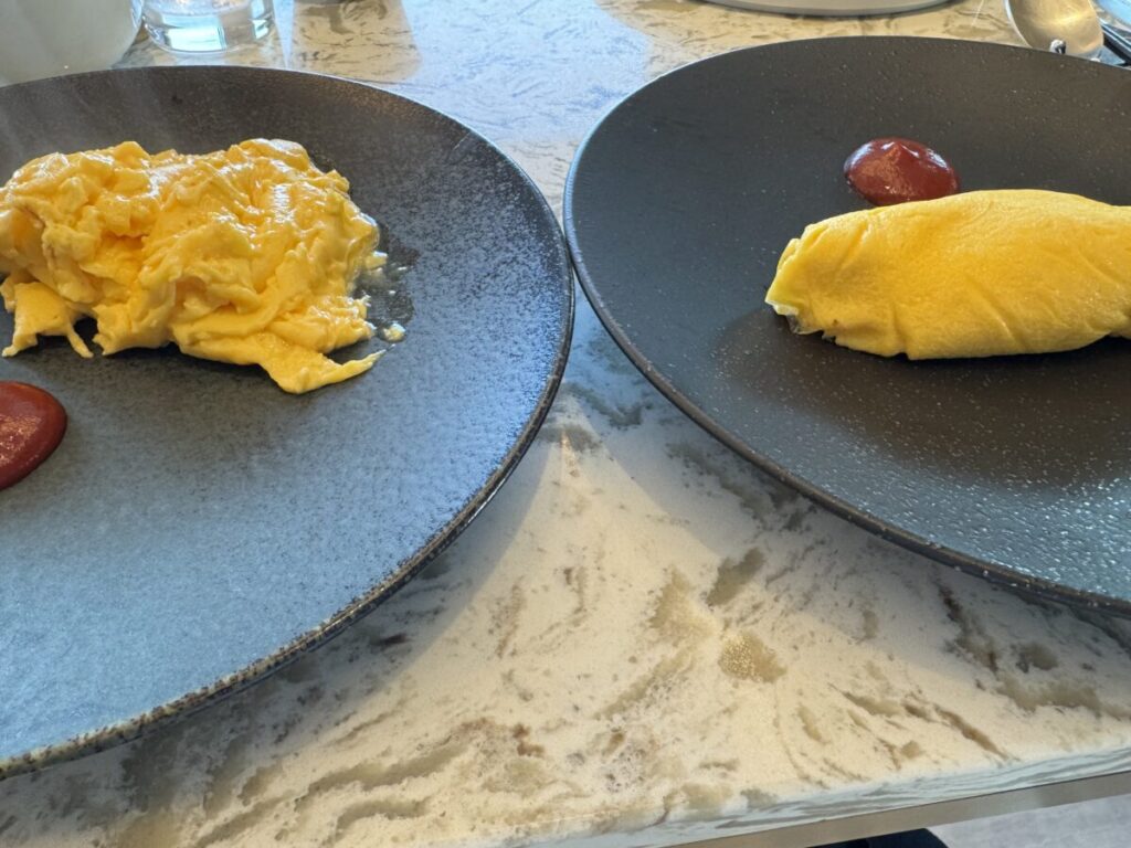 ロイヤルパークホテルアイコニック大阪御堂筋のエグゼクティブラウンジの朝食の卵料理