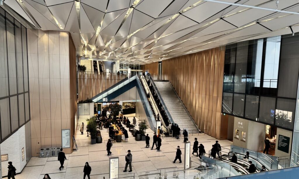 虎ノ門ステーションヒルズB2Fのデスクは電源あり