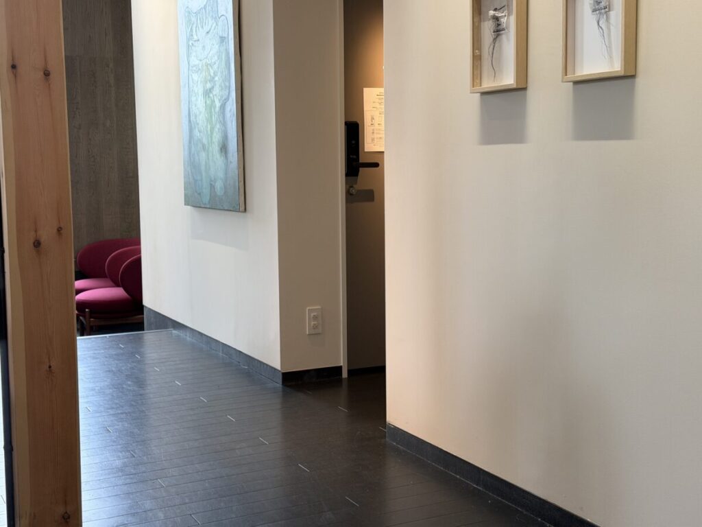 谷中スターバックスの2階のトイレは女子専用で暗証番号が必要