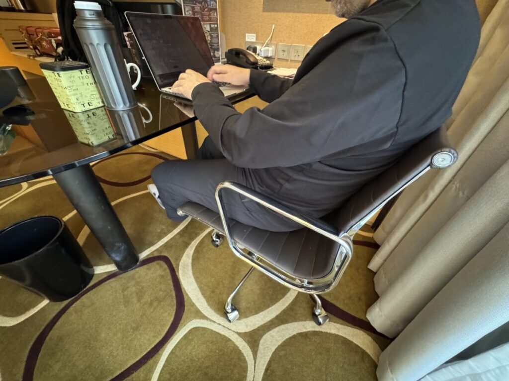 クラウンプラザコーズウエイベイの客室のデスクは快適