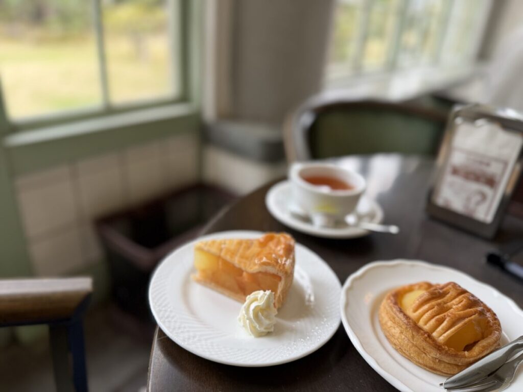 弘前大人気喫茶室　大正浪漫喫茶室のアップルパイの食べ比べ