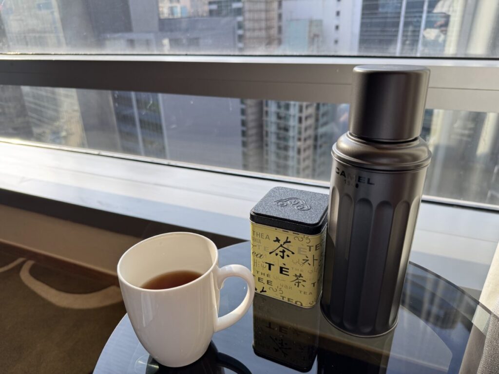 香港滞在必須アイテムの水筒は魔法の旅アイテム。水をおいしいお茶に変えてくれる