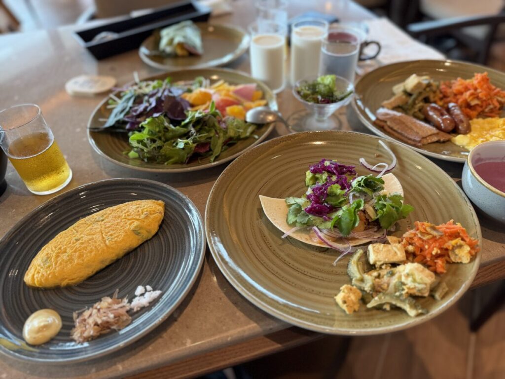 ロイヤルパークアイコニック那覇ホテルの朝食はタコス　オーダー卵　ポー玉なんでも揃う