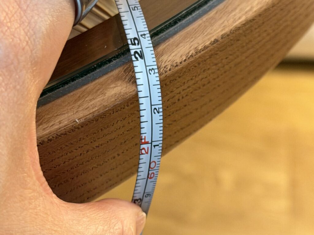 ザ　ロイヤルパークホテル　アイコニック那覇のデスクの高さを計測