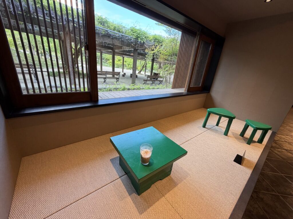 スターバックス京都円山公園 菊の渓店の小上がり席は最高の特等席