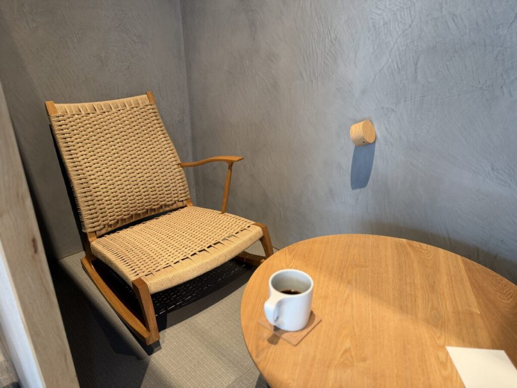 OGAWA COFFEE LABORATORYの半個室席の1つ