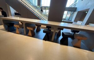 高輪ゲートウェイmimureのフリー席にはメニューがない　誰が座ってもOK