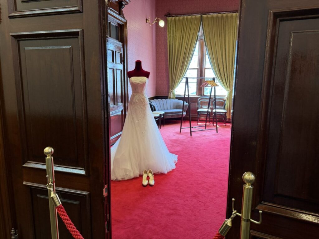 レトロ観光 門司港駅スターバックスから見られる2階の貴賓室は高貴そのもの