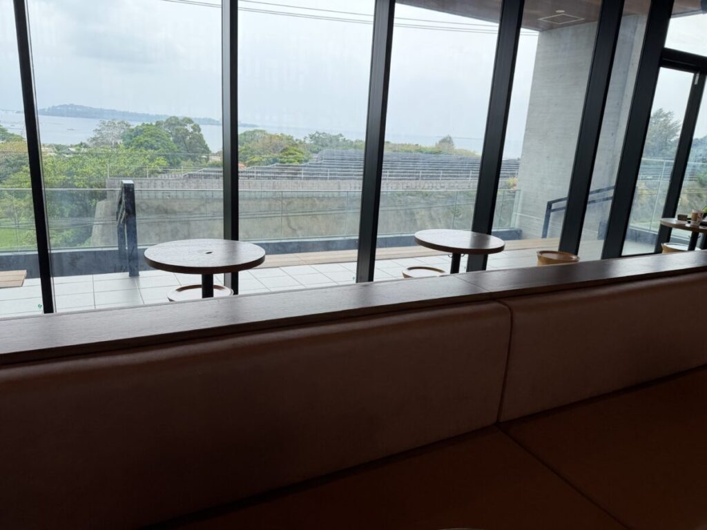 スターバックス沖縄本部町店の2階からの景色