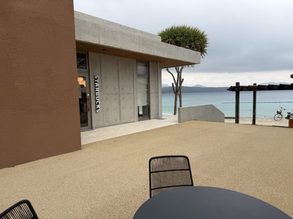 沖縄名護21世紀の森公園スタバの日本一海に近いスタバのテラス席は史上最強クラスに気持ち良い！