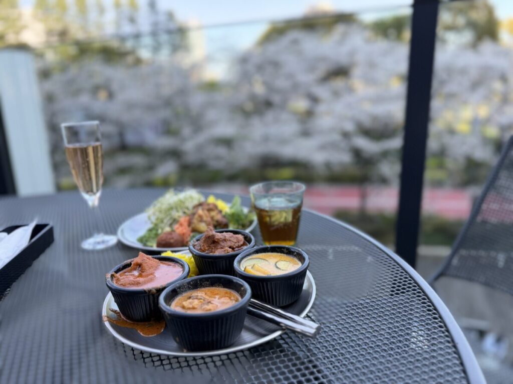 六本木ミッドタウンの桜ランチスポットニルヴァーナのテラスビュッフェランチ