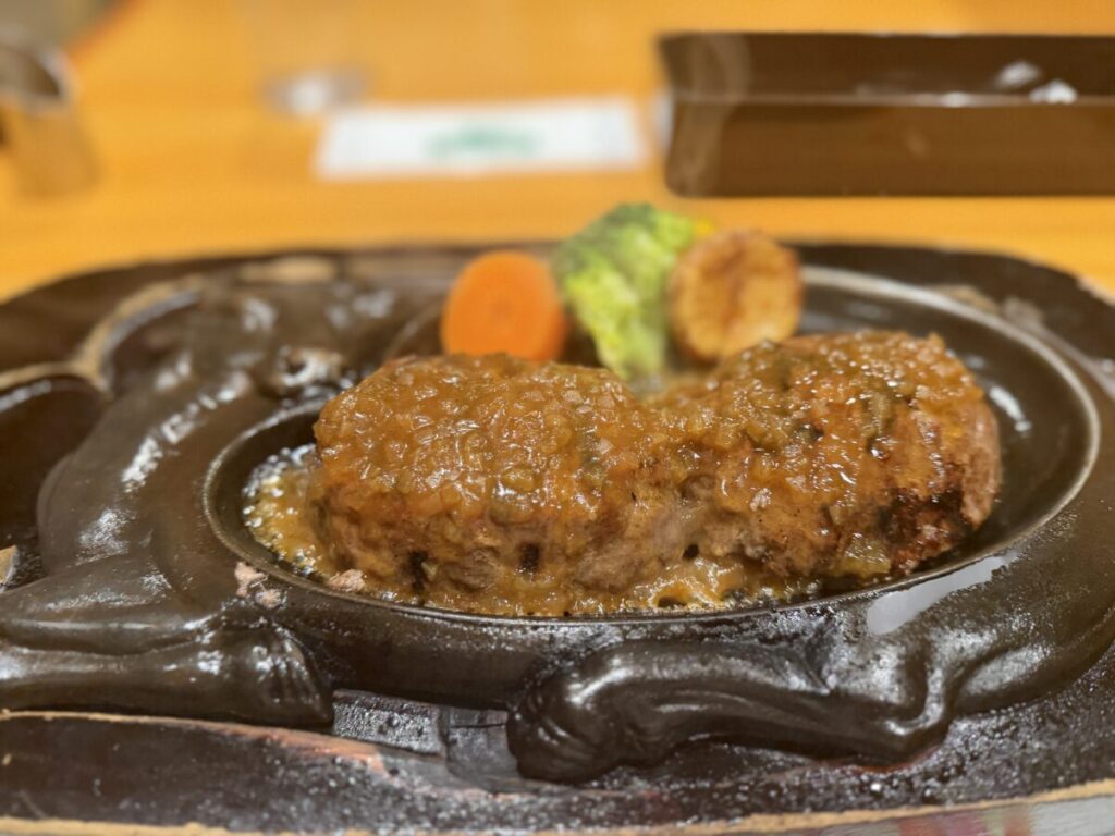 さわやかハンバーグ　ゲンコツ　淡路島産のオニオンソース