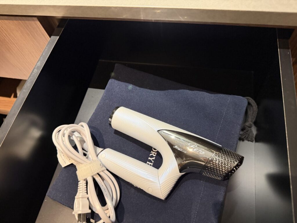 ホテルコレクティブ那覇のエグゼクティブフロアのドライヤーはRefa