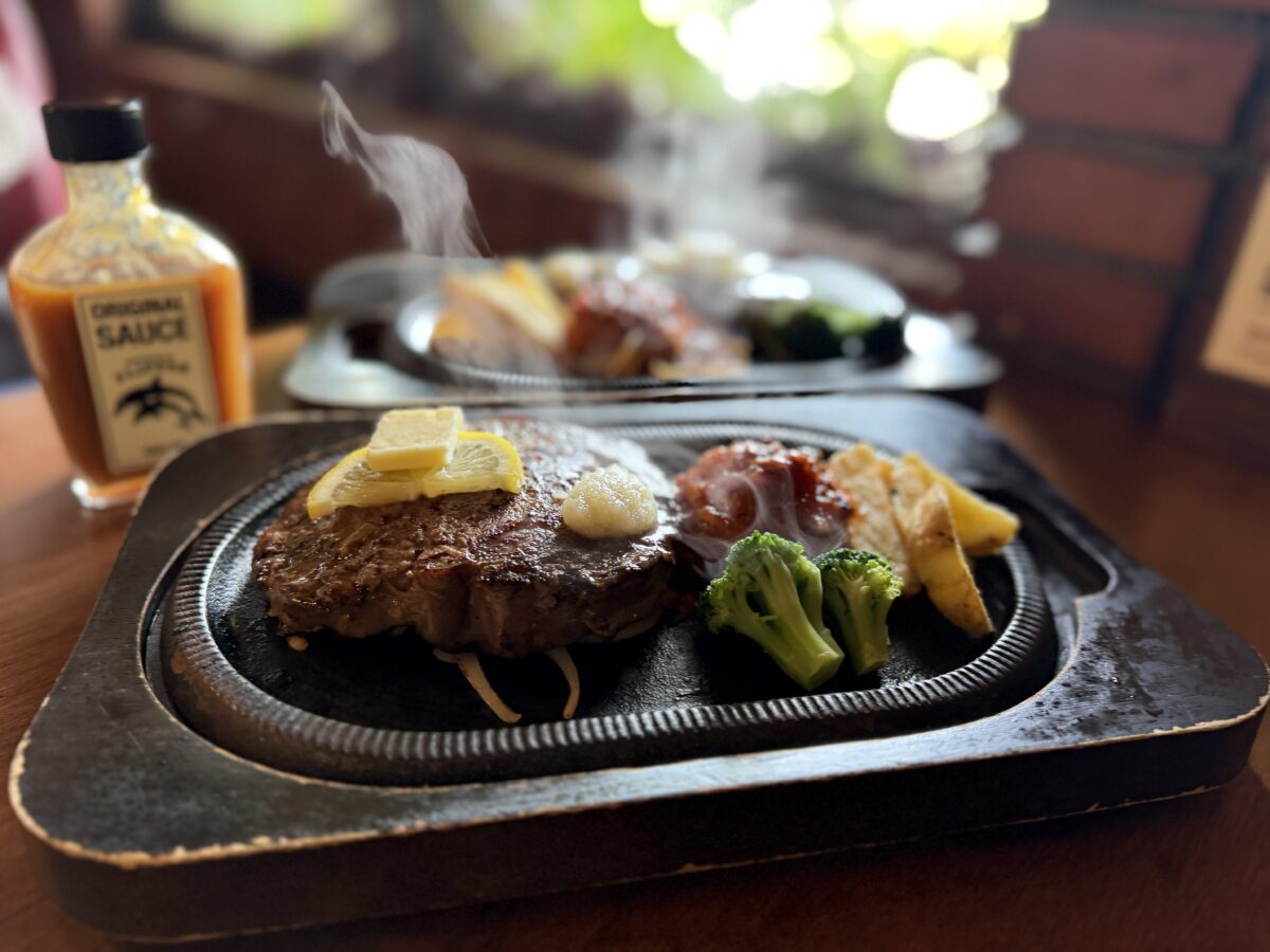 沖縄・名護の人気ステーキ店　ふりっぱーのステーキ　おすすめはジャンボヒレ