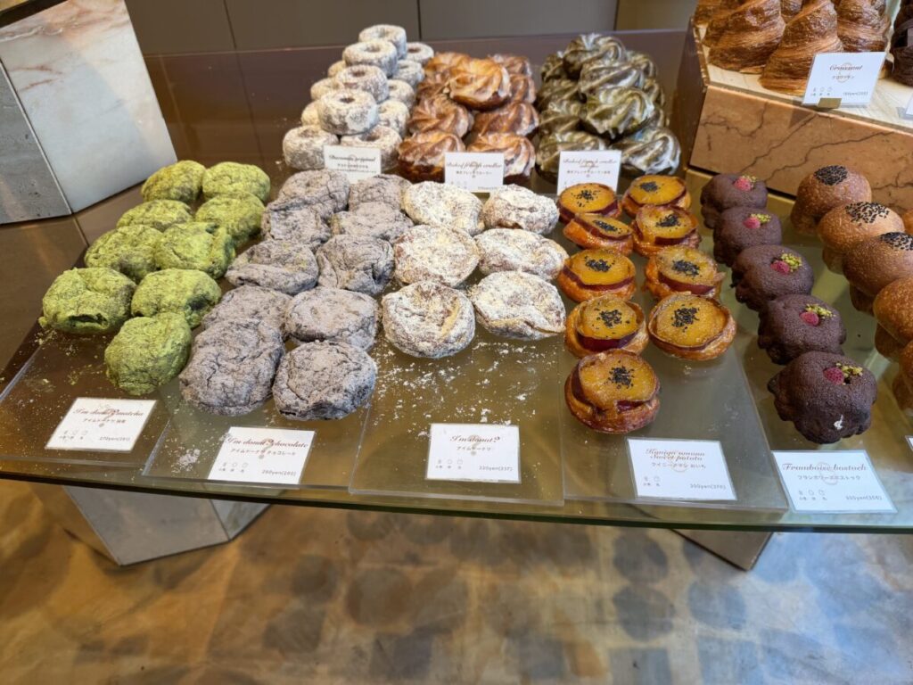 アイムドーナツの姉妹店のダコーの中目黒店にはI’m donut?の生ドーナツをゲットできる