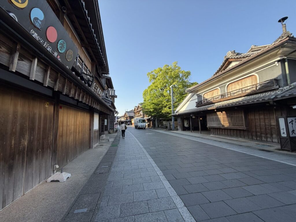 伊勢神宮内宮のおかげ横丁は17時に閉まって人がいなくなる
