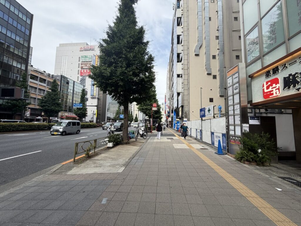 新宿南口甲州街道沿いの麻辣湯トライアングル