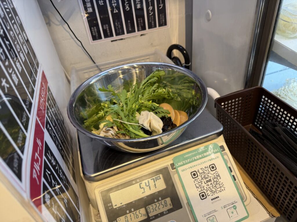 新宿西口新宿麻辣湯の具材を測るところ