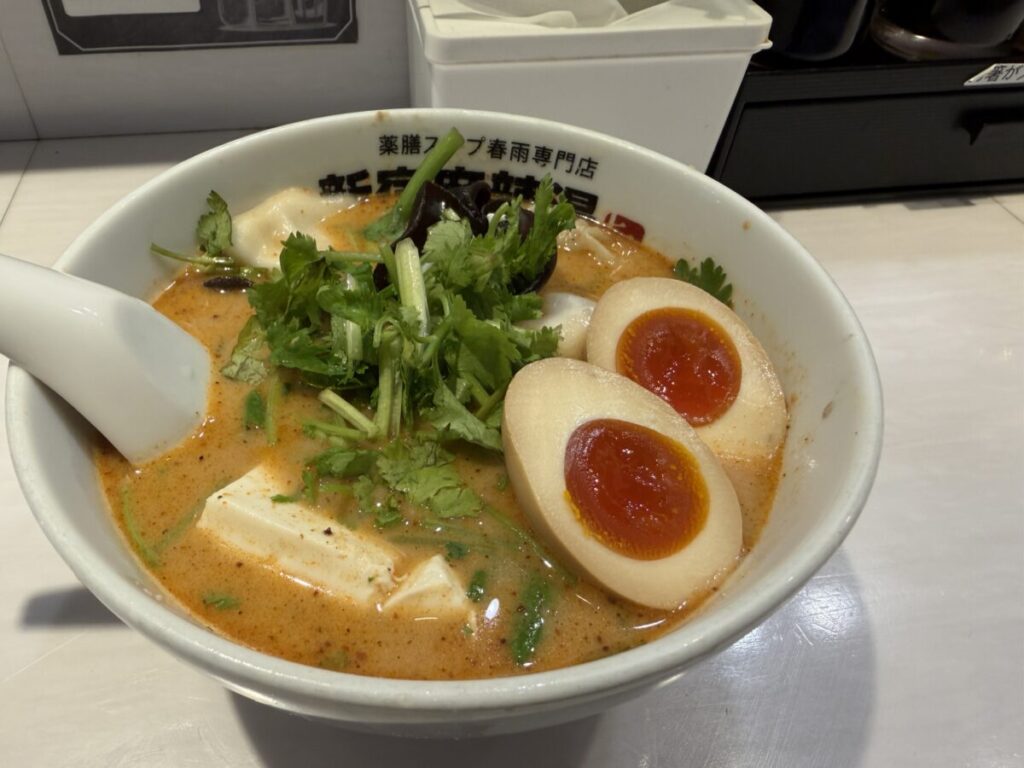 新宿西口の新宿麻辣湯出来上がり、人気具材は卵