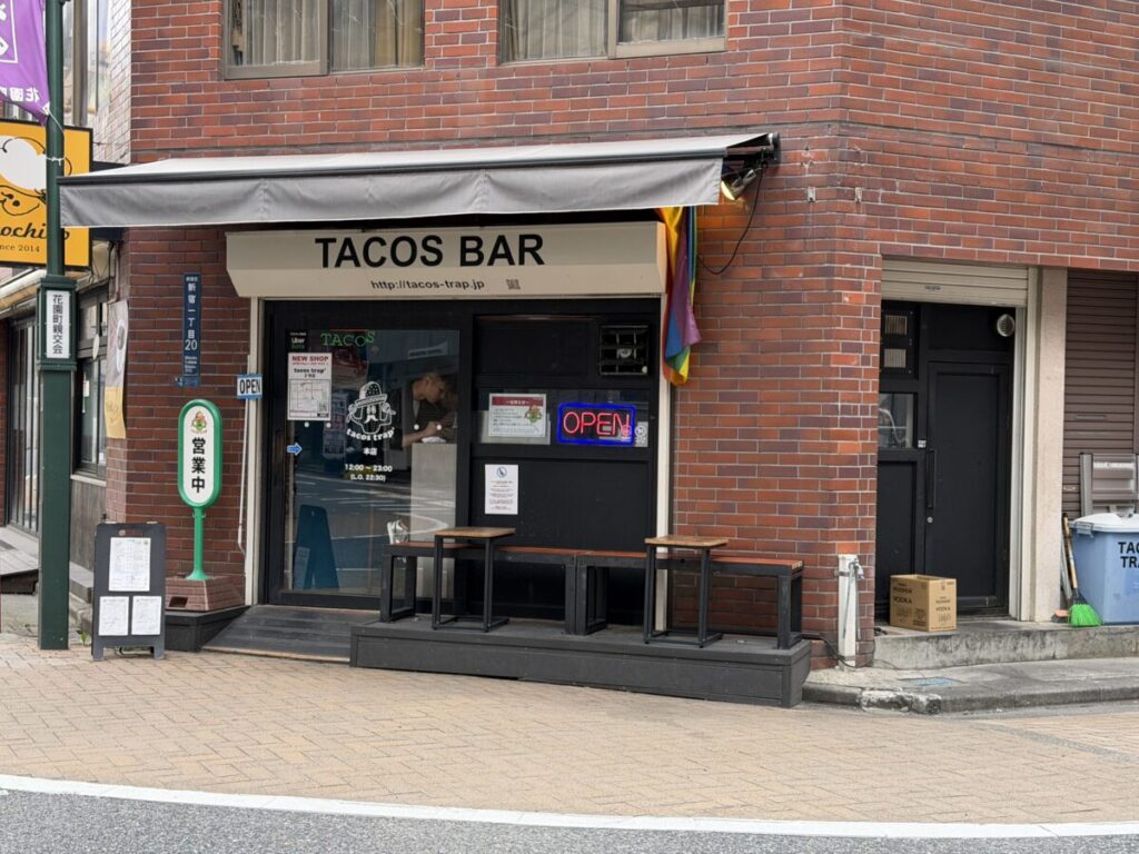 新宿御苑のタコストラップ1号店