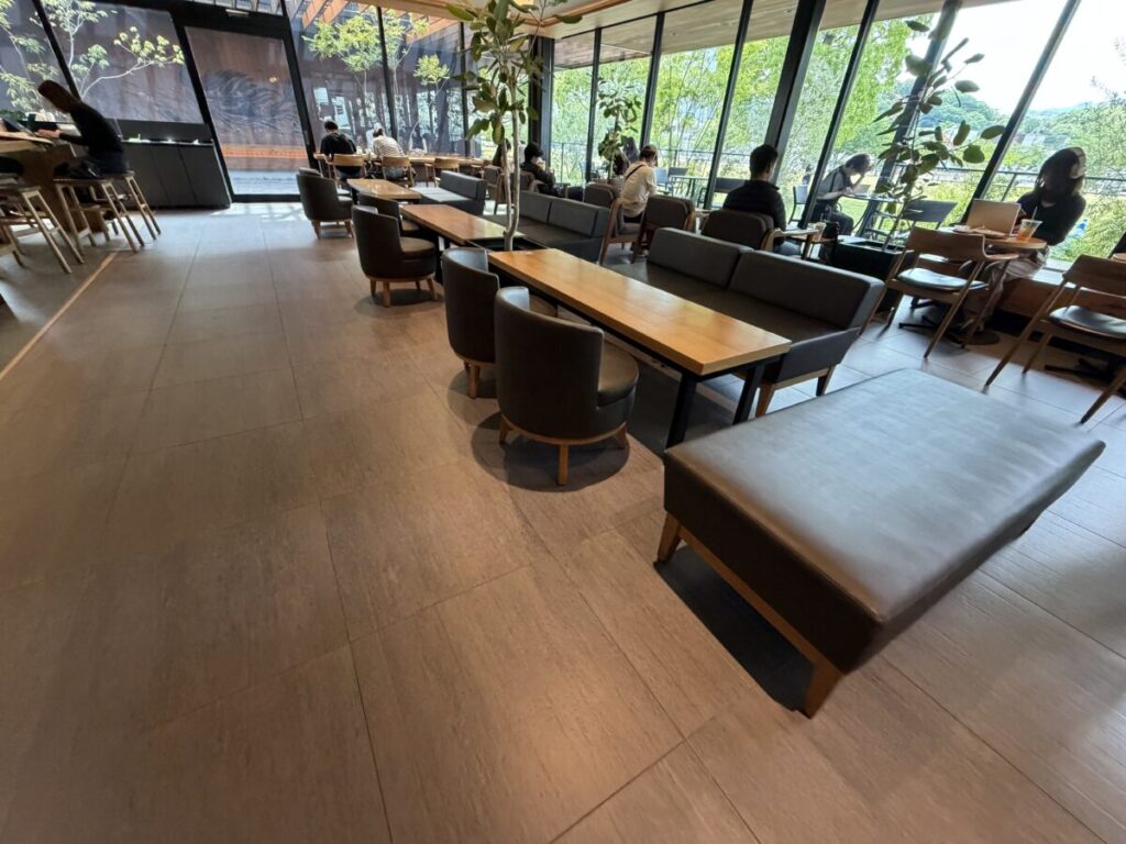 スターバックス山口市中央公園店の店内