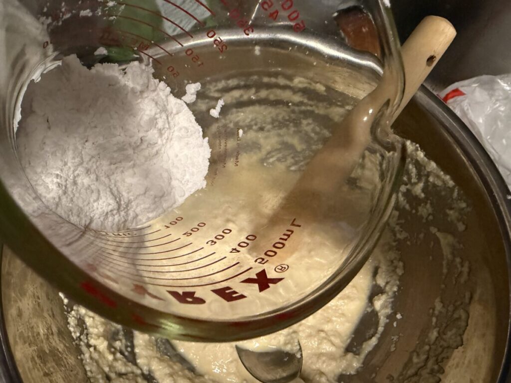 米粉豆腐蒸しパン、米粉を投入